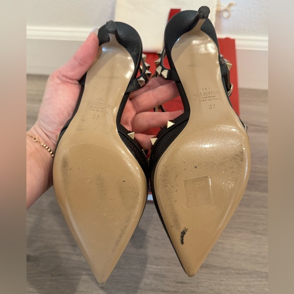 Valentino Garavani Rockstud Cage 65mm in Black and gold hardware - Picture 5 of 17